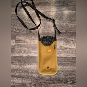 NWOT Lululemon Drawstring Top-Cinch Crossbody Bag Gold Black